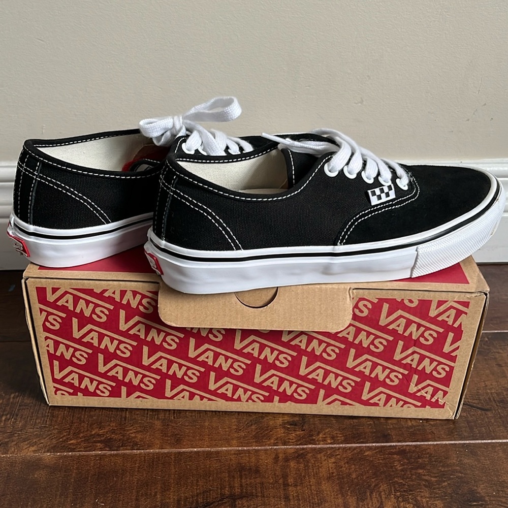 LIKE NEW Vans Skate Authentic Shoe